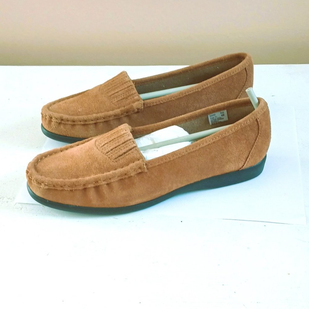 Classic Tan Women's Suede Loafers